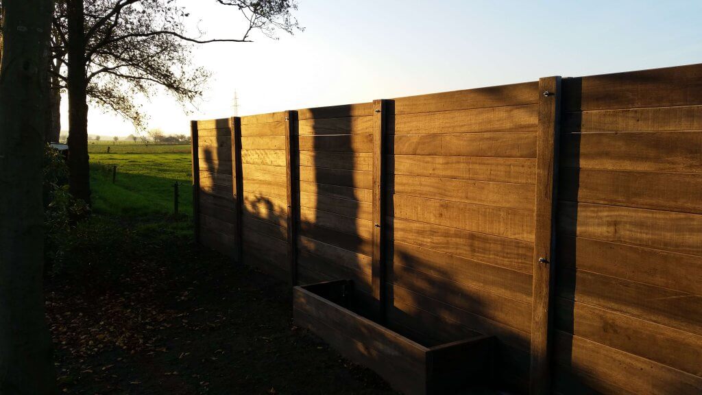 Maintenance-free fence made out of ship's timber