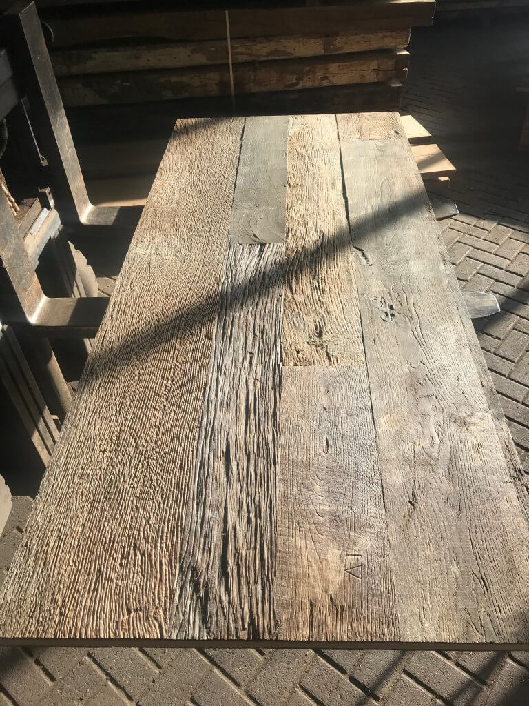 Aged oak veneer