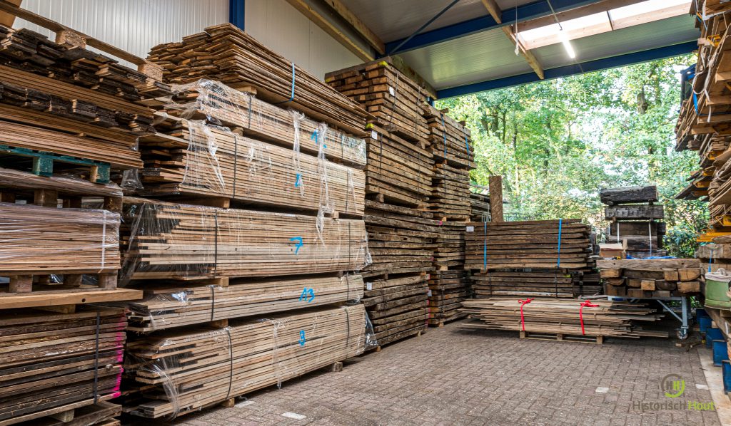 oud hout opslag