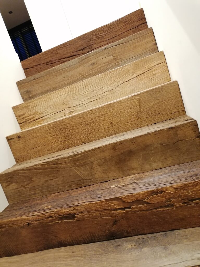 Oud houten trap