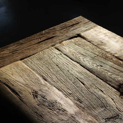 Tisch aus altem Eichenholz