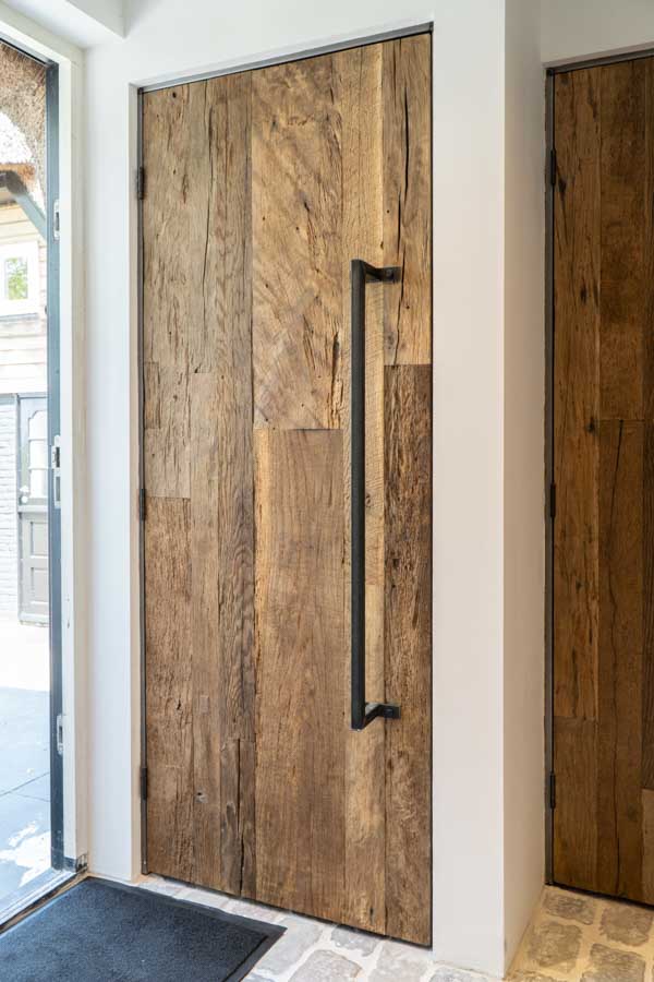 Zimmertür aus altem Holz