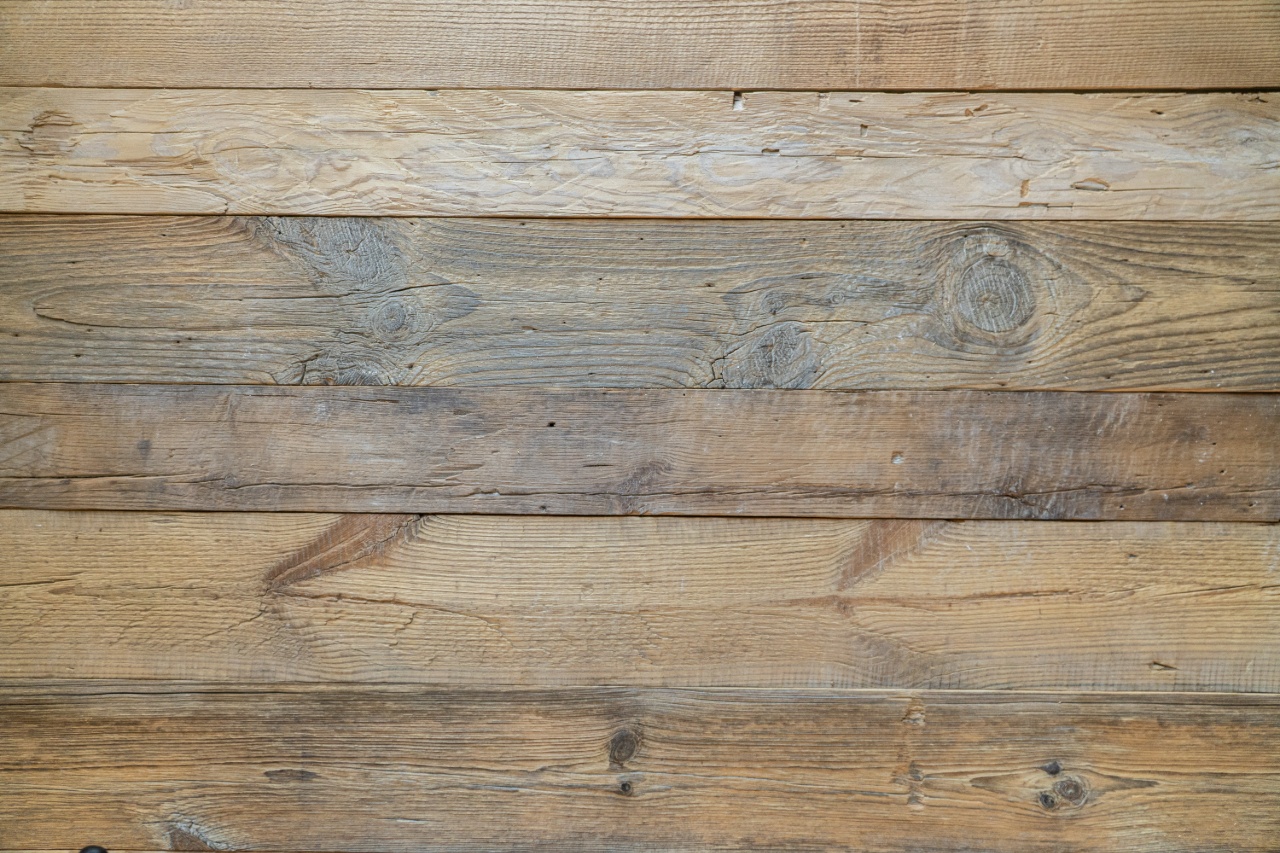 wandbekleding van oud hout