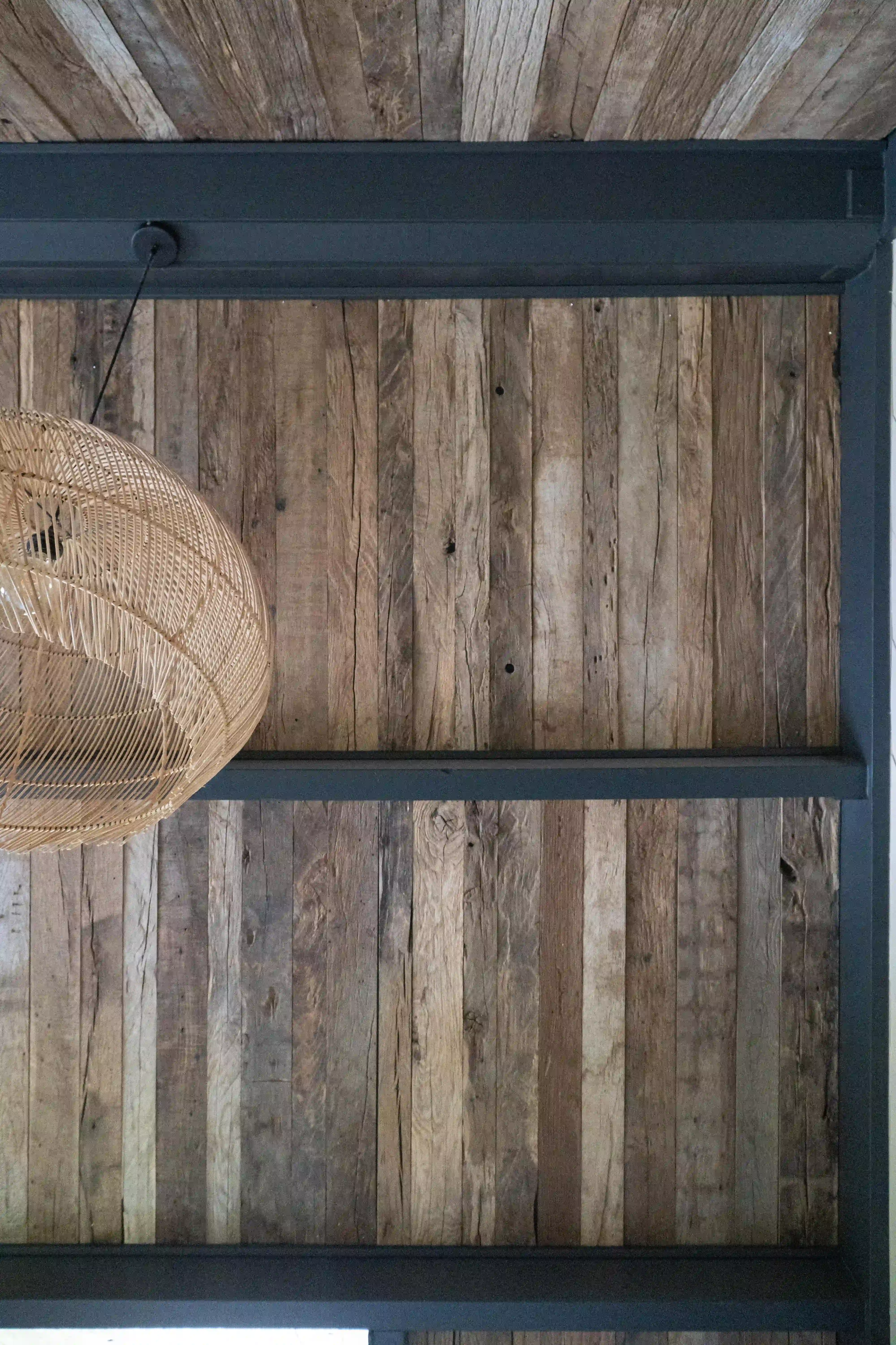 Wandbekleding van barnwood