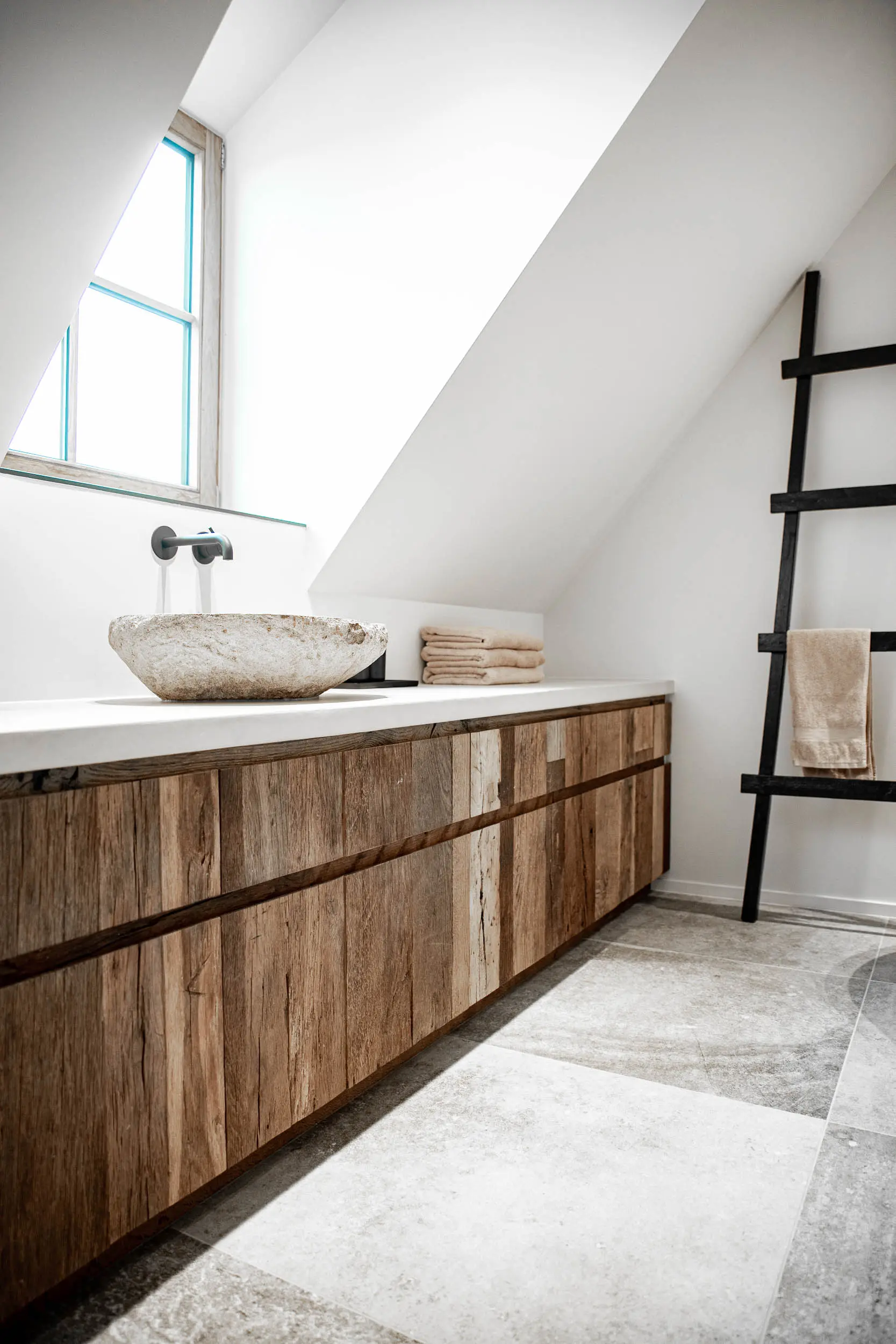 eiken fineer plaat in badkamer