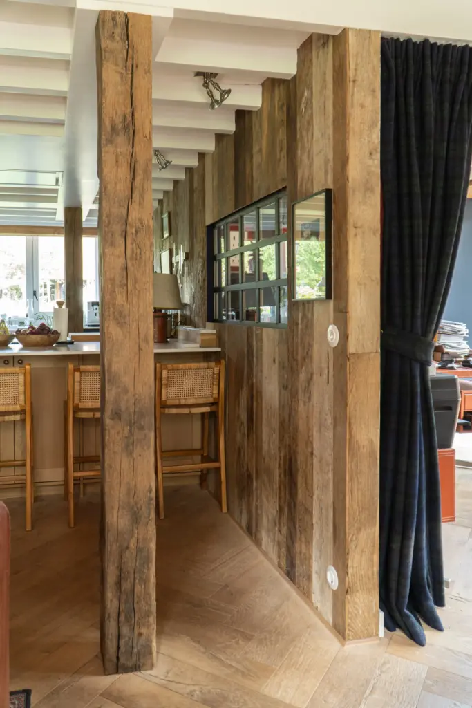Houten wandbekleding in keuken