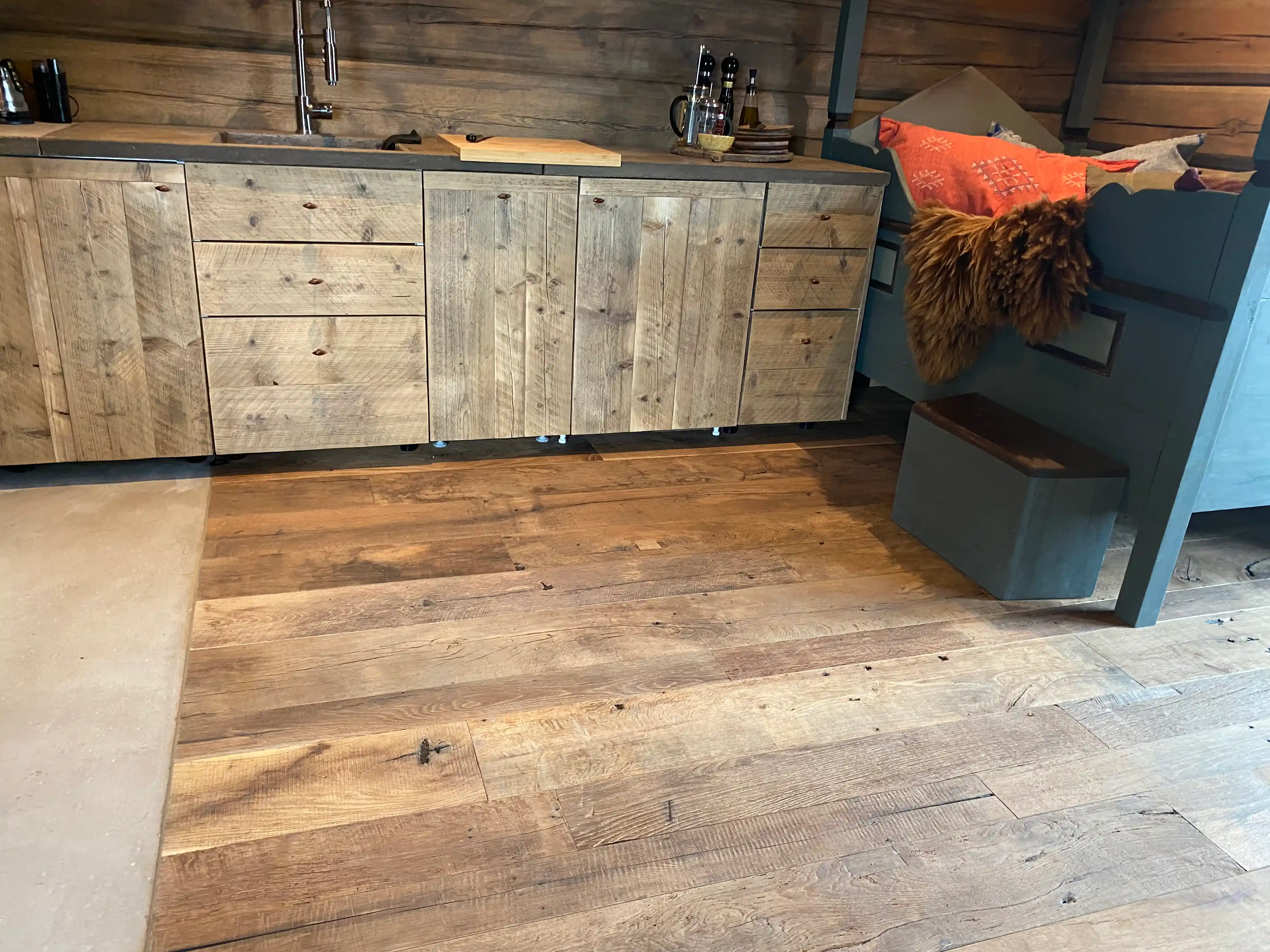 Oude houten vloeren in chalet