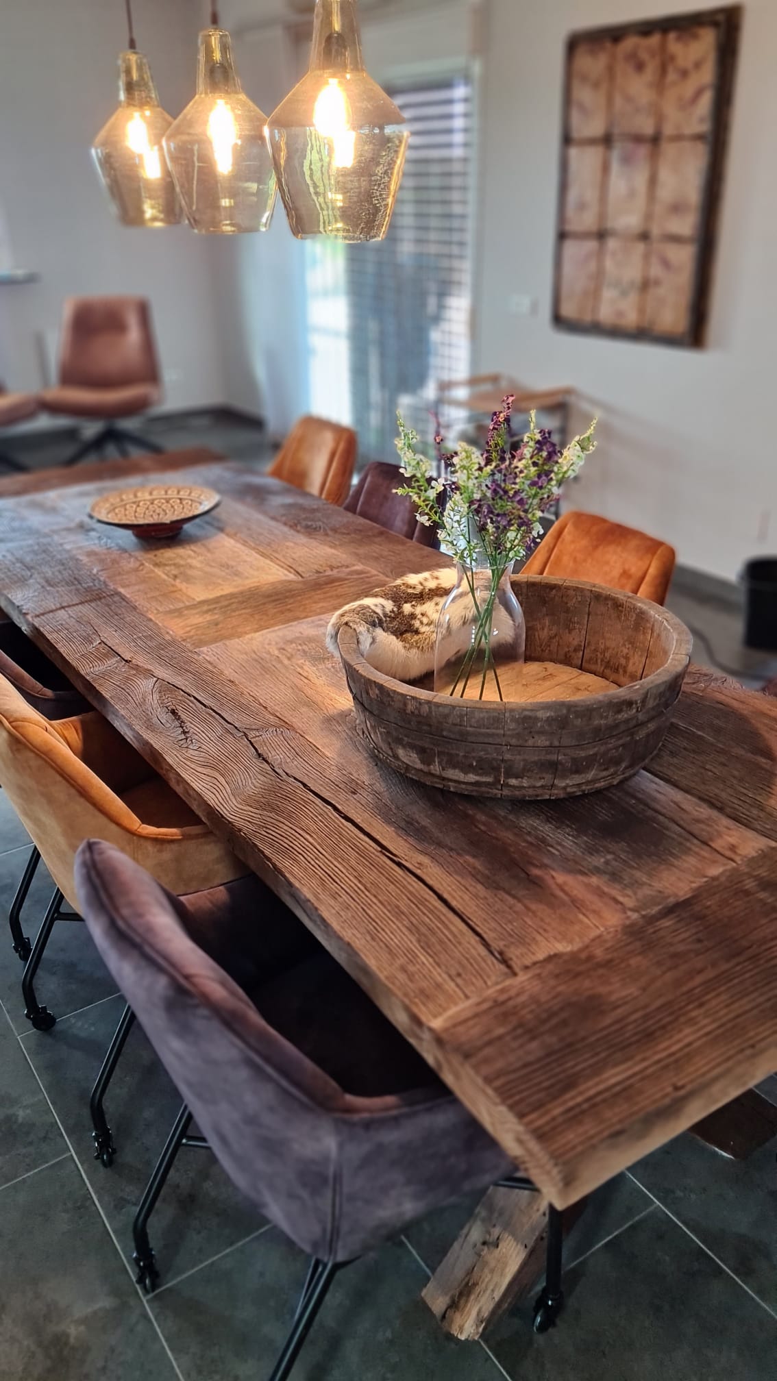 Oud eiken kloostertafel in de eetkamer