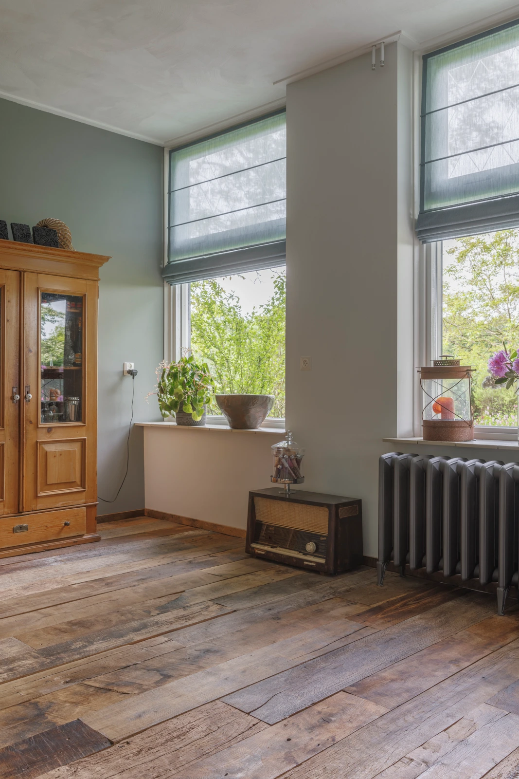 Oud eiken vloer in woonkamer