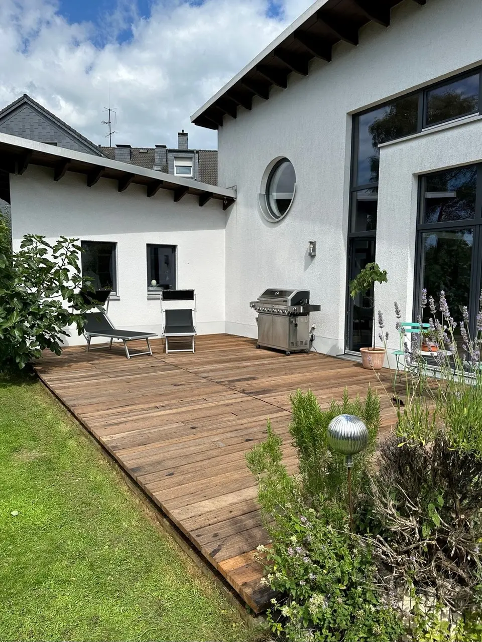 Hardhouten vlonder buiten