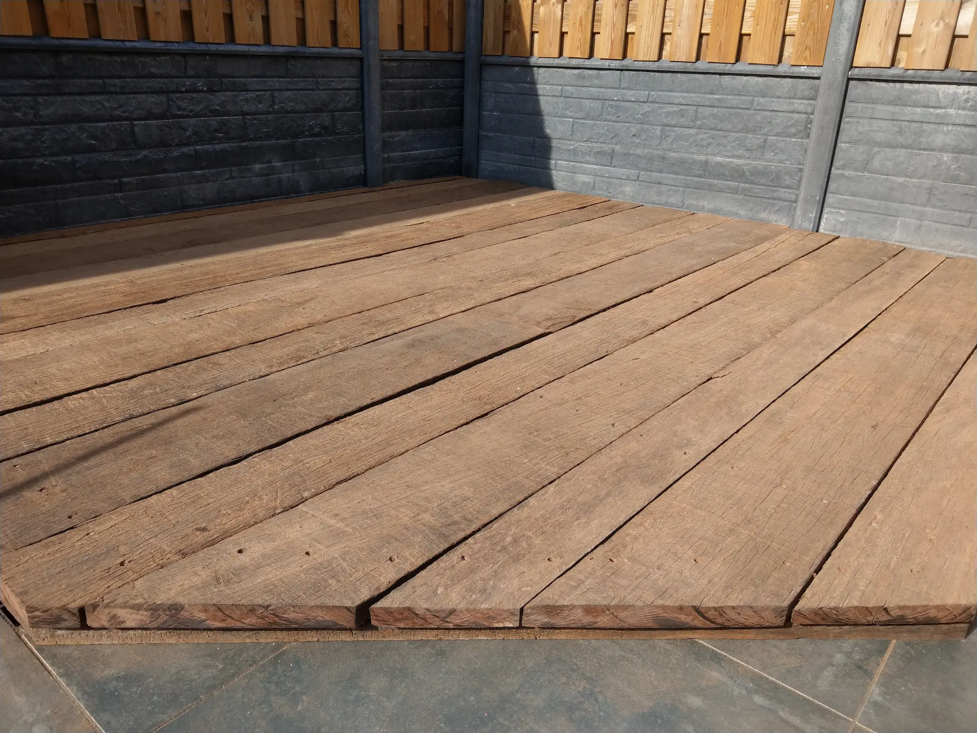 Azobe vlonderplank van geborsteld hout