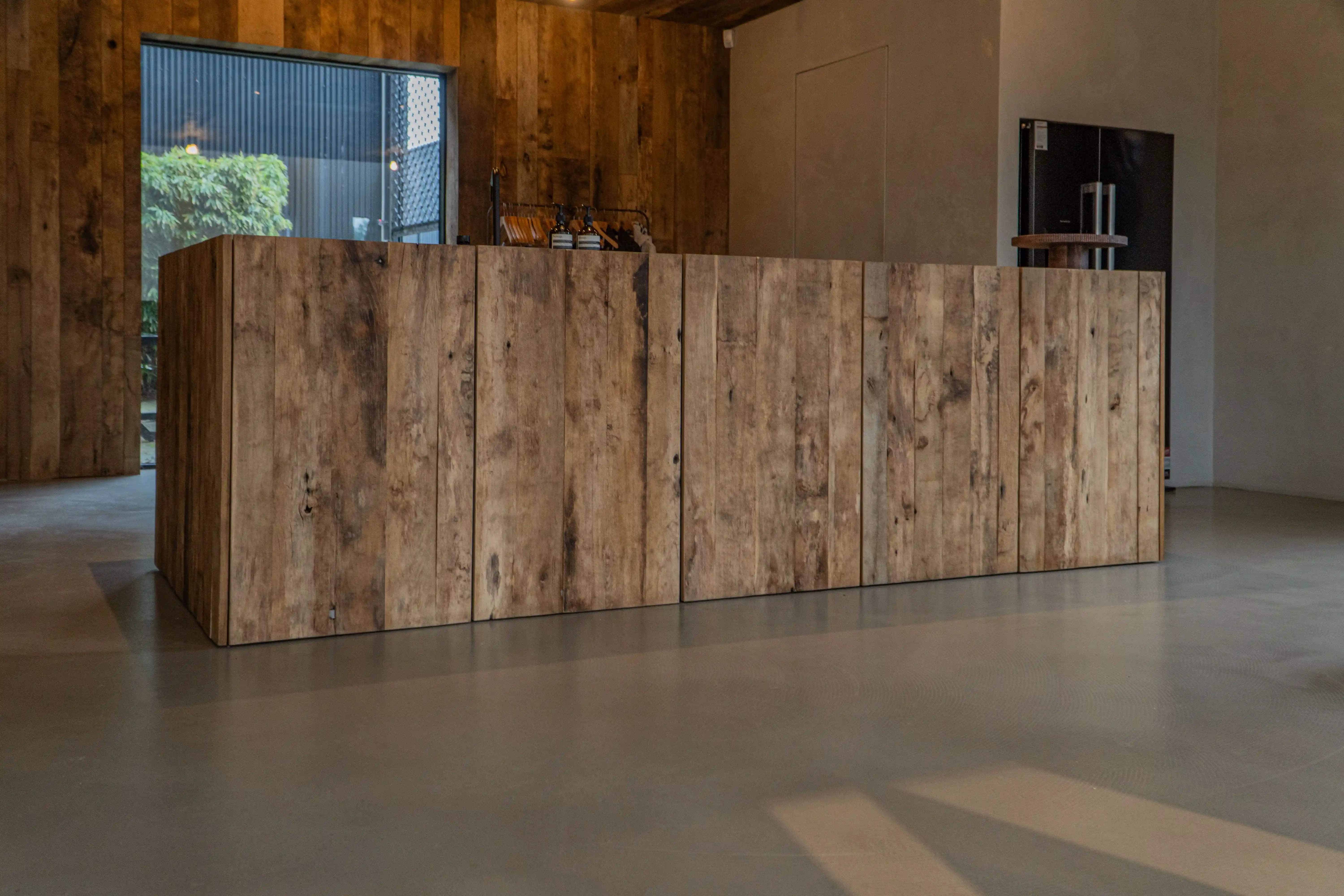 Oude houten wandbekleding van barnwood