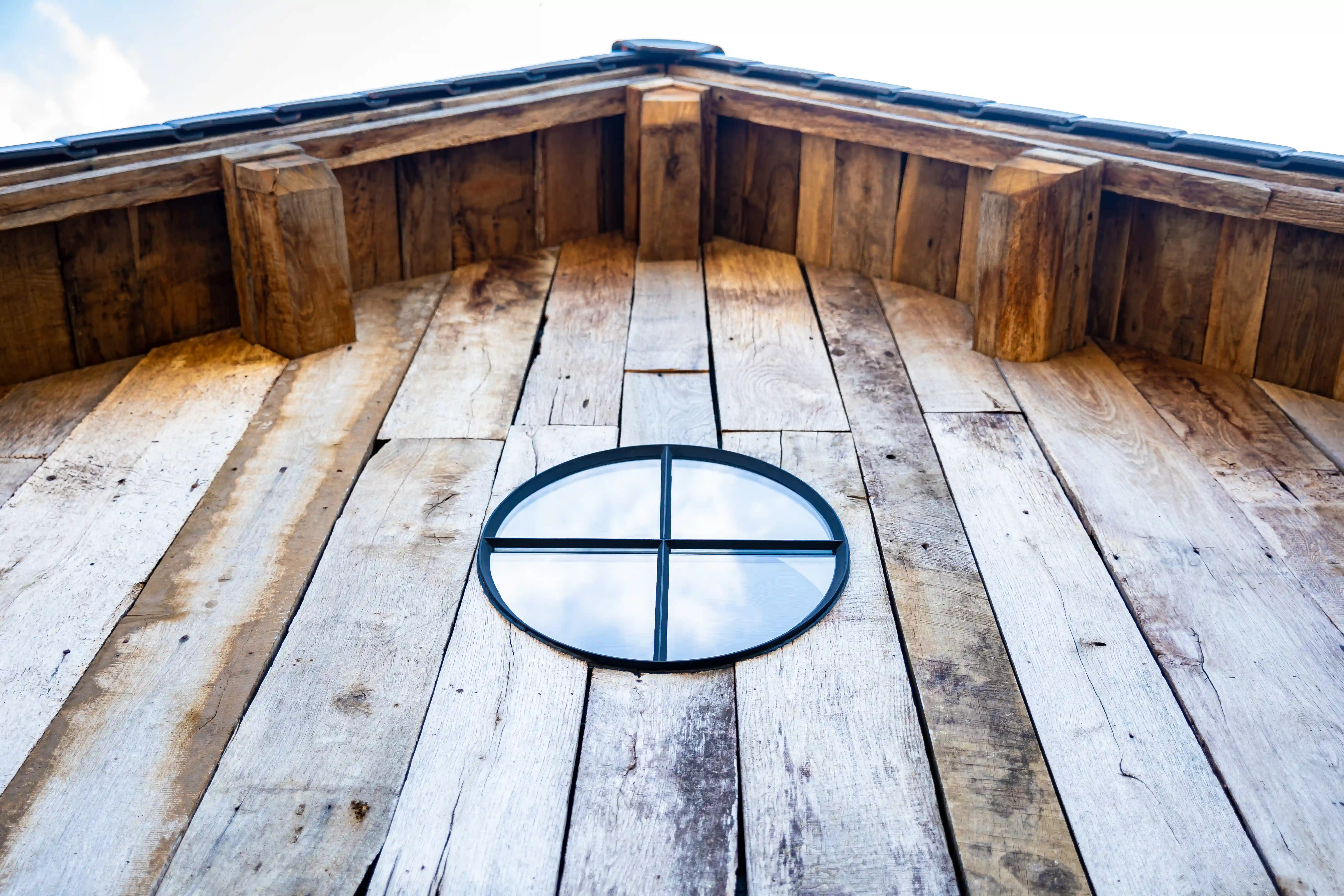 Ecologische gevelbekleding van oud hout