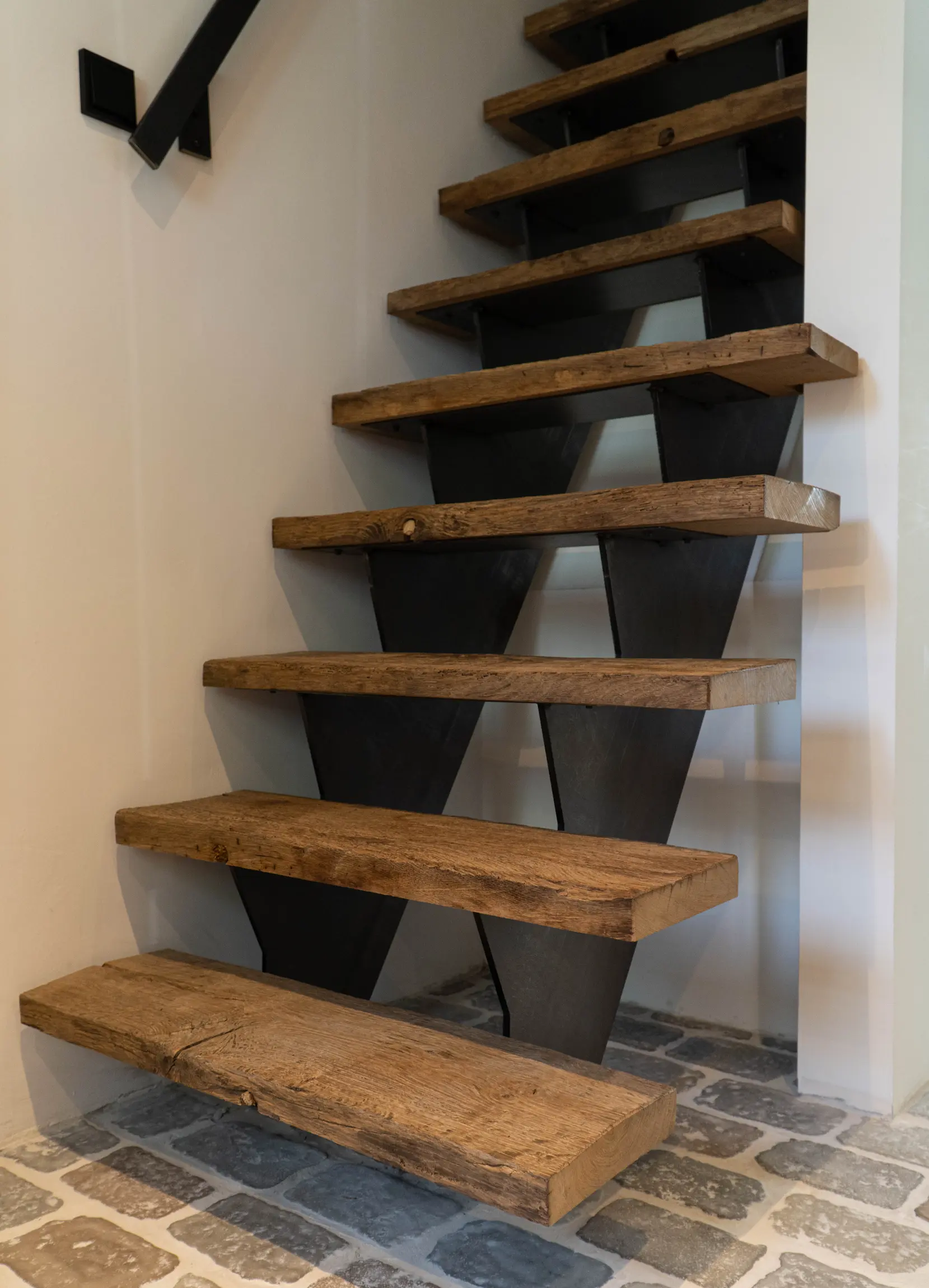 Stahlträger mit Holz verkleiden für eine warme und natürliche Optik