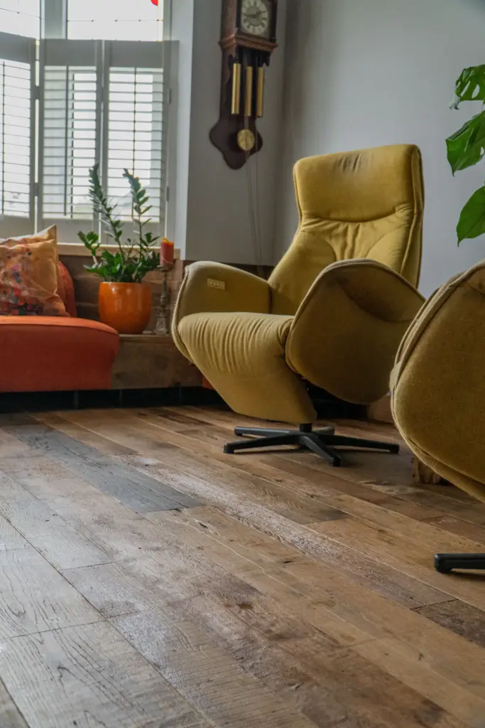 Unieke oude houten vloer in woonkamer