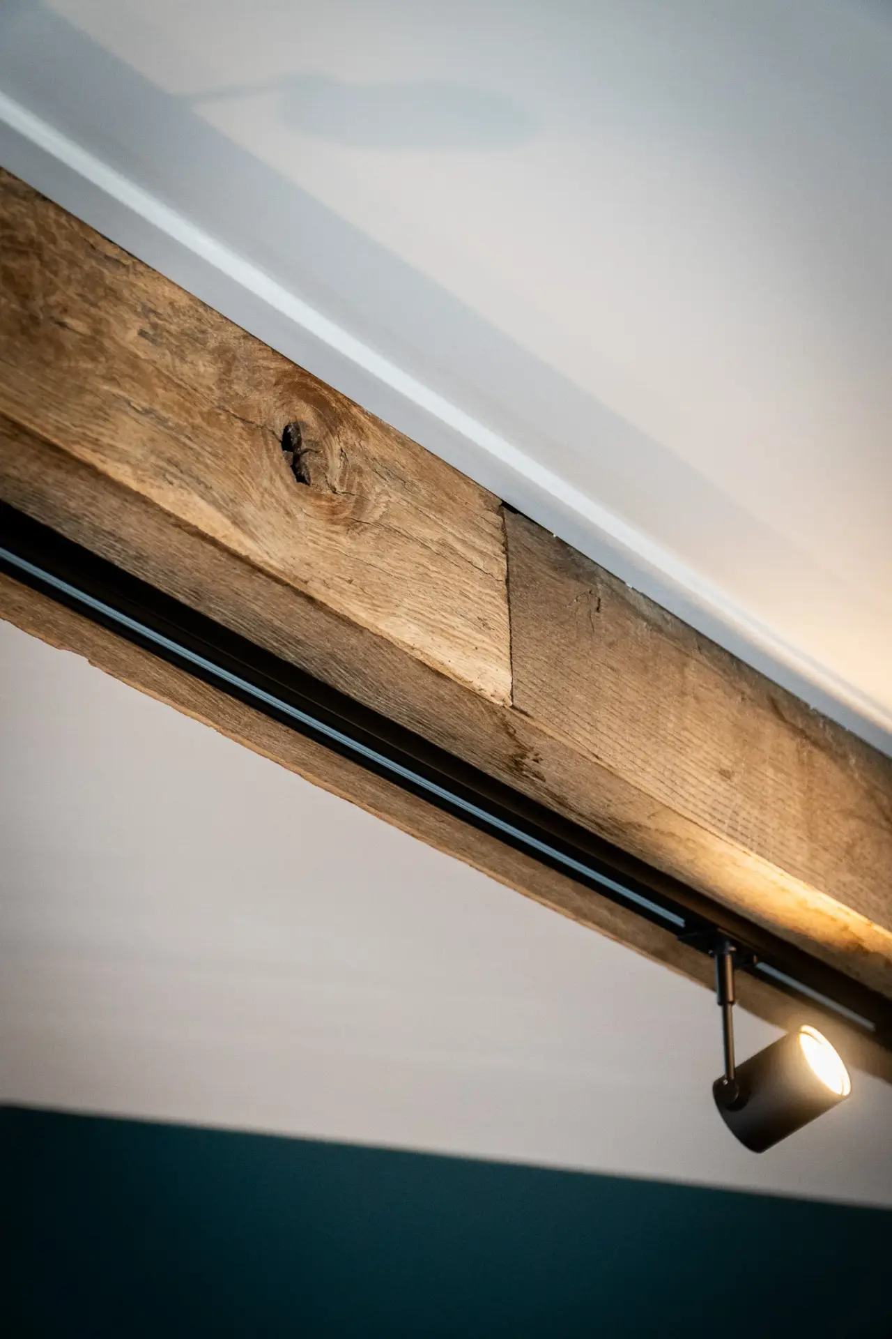 Stalen balk bekleden met eiken hout