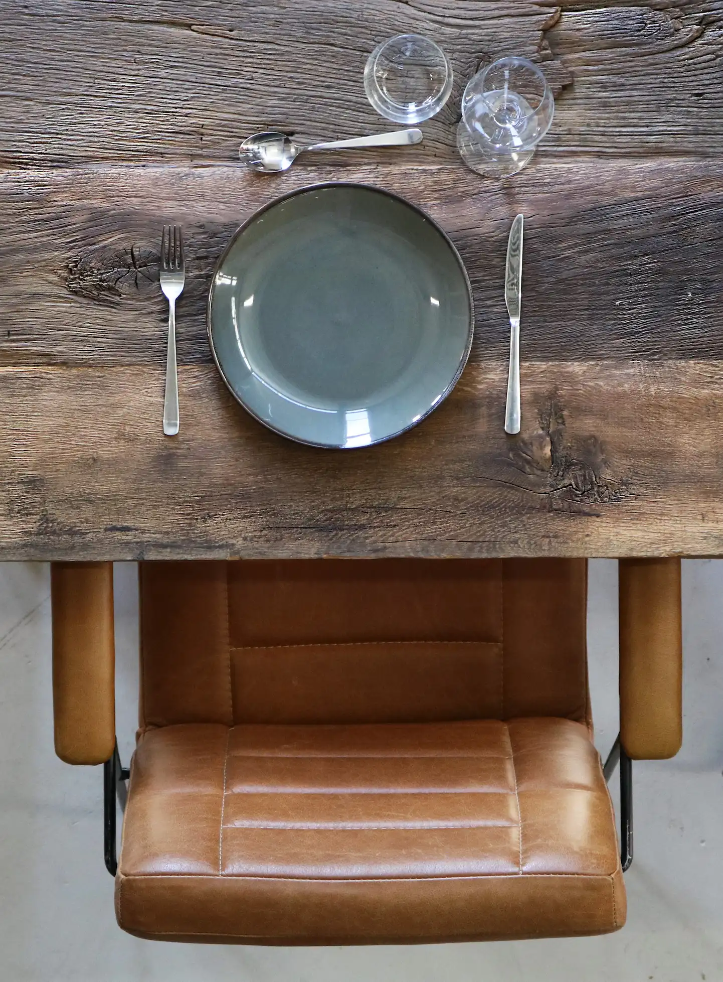 Rustieke tafel van eiken hout