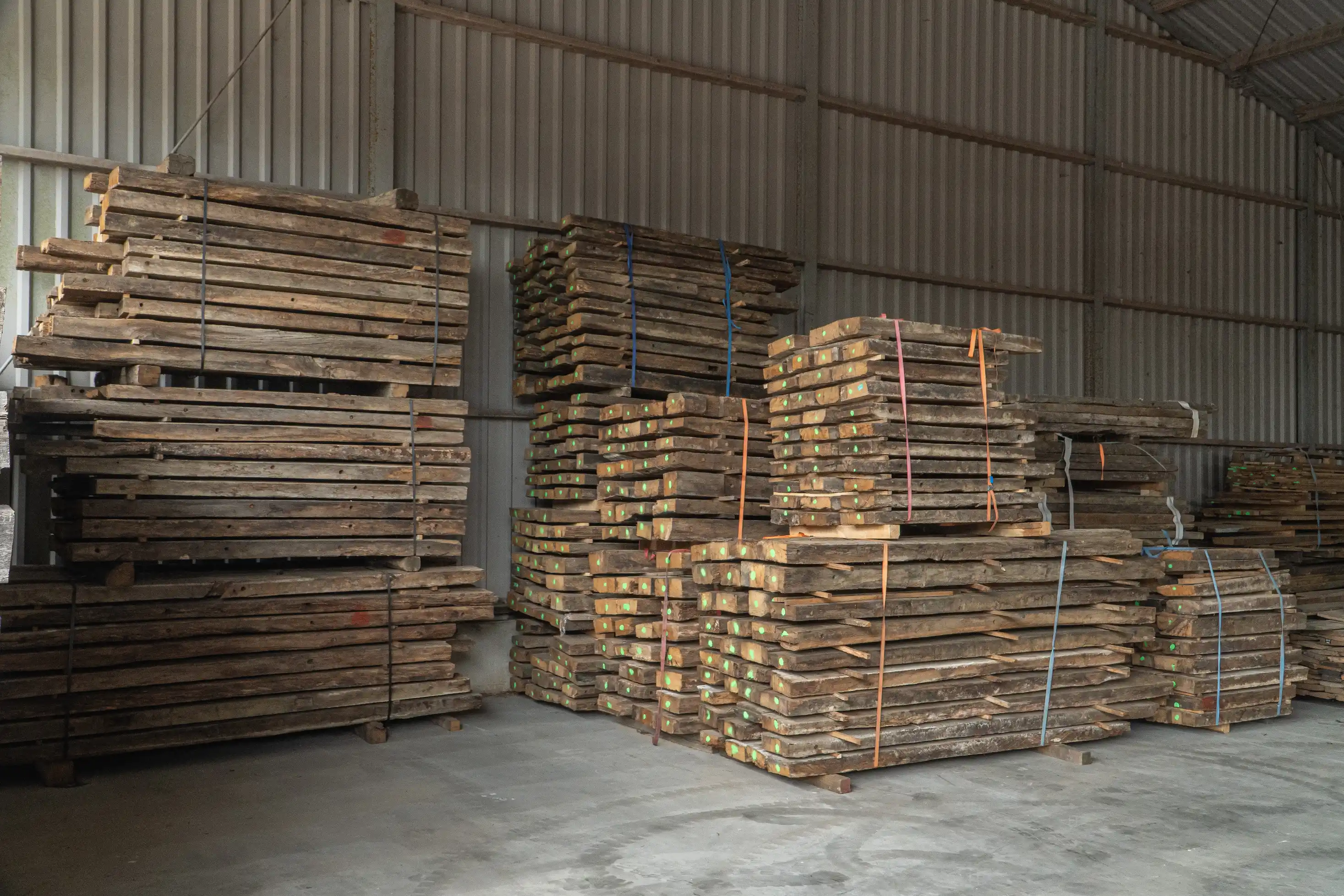 Oud hout voorraad